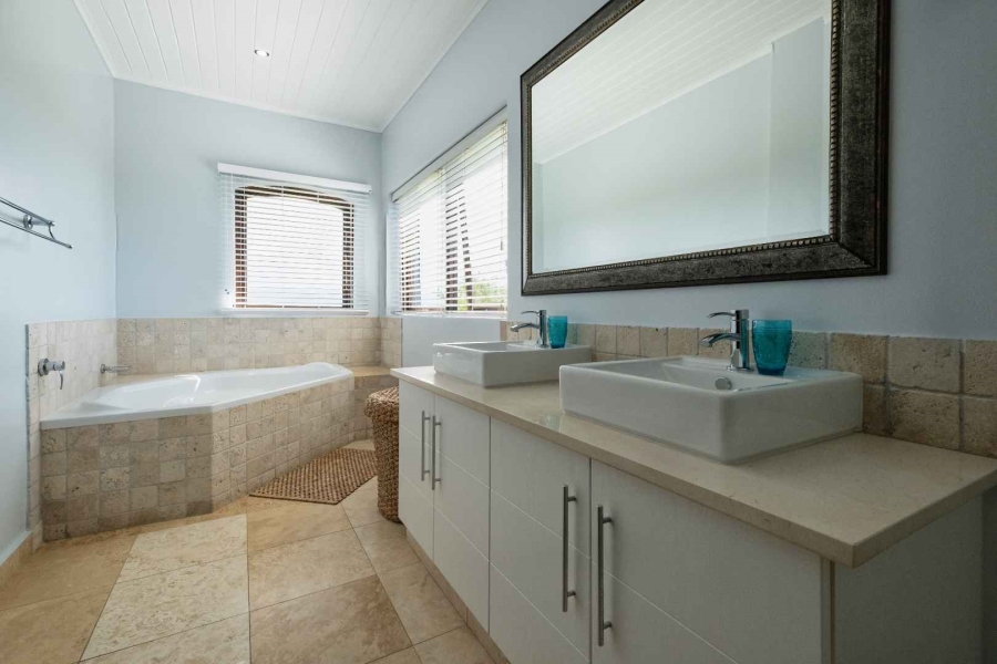 5 Bedroom Property for Sale in Oubaai Western Cape